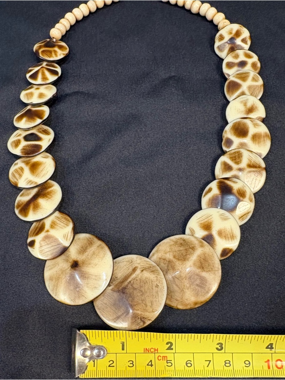 Horn Look Graduated Disc necklace - Picture 3 of 4